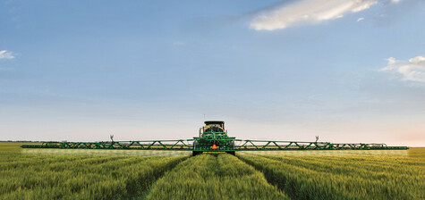 Самоходный опрыскиватель John Deere R4038