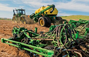 Пневматическая сеялка John Deere P500