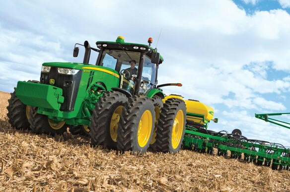 Трактор John Deere 8335R