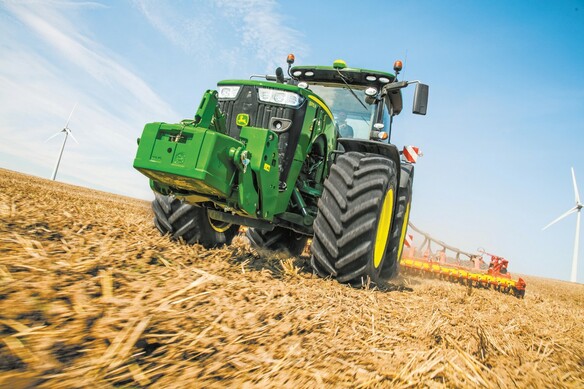 Трактор John Deere 8370R