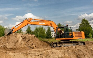 Гусеничный экскаватор UMG E225C