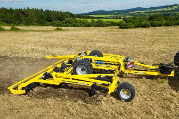 Долотообразный плуг Bednar TERRALAND TO 4000