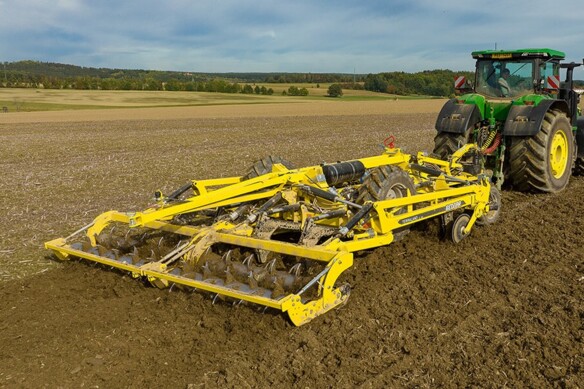 Долотообразный плуг Bednar TERRALAND TO 6000